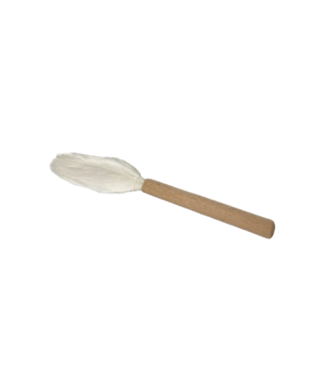 Maslovačka pierko s drevenou rúčkou